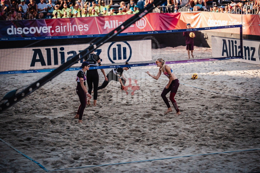 Beachvolleyball | Frauen | Deutsche Meisterschaften 2025 Timmendorfer Strand | 06.09.2025 | v.l. Melanie Gernert und Nele Barber jubeln