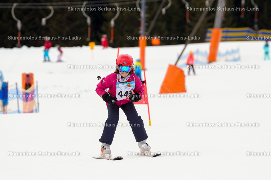 SRF_02.01.2026_0732 | Skirennfotos,Serfaus,Fiss,Ladis,Kinderskirennen,Winter,Tirol,Oberland,skirace,SFL,feelfree,weil wir's genießen,ski,Ski,skifahren,Sonnenplateau, - Realisiert mit Pictrs.com