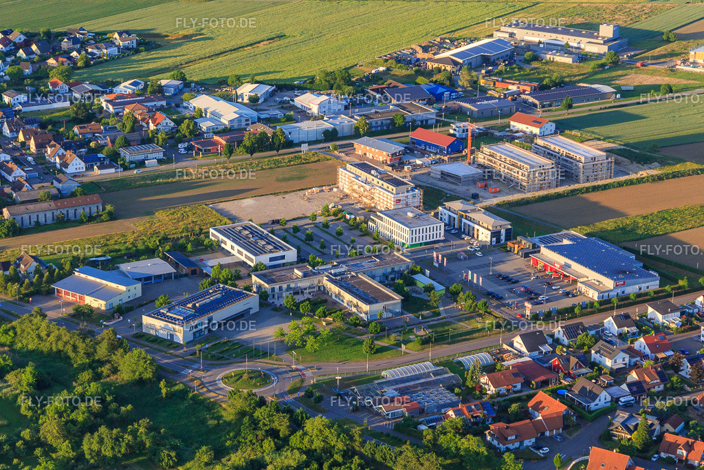 Gewerbegebiet mit Bürgerhaus Rheinhausen, Pflege im Generationenhaus St. Josef | Der Schwesternverband und REWE https://www.rheinhausen.de/pb/132024.html https://generationenhaus-st-josef.schwesternverband.de/ https://www.rewe.de/marktseite/rheinhaus | Luftbild: Gewerbegebiet mit Bürgerhaus Rheinhausen, Pflege im Generationenhaus St. Josef | Der Schwesternverband und REWE https://www.rheinhausen.de/pb/132024.html https://generationenhaus-st-josef.schwesternverband.de/ https://www.rewe.de/marktseite/rheinhausen/840866/rewe-markt-tannenberger-weg-1nn im Ortsteil Oberhausen in Rheinhausen im Bundesland Baden-Württemberg in Deutschland. Foto: IMG_147956.jpg vom 30.05.2025 durch Werner Riehm/FLY-FOTO.de - Realisiert mit Pictrs.com
