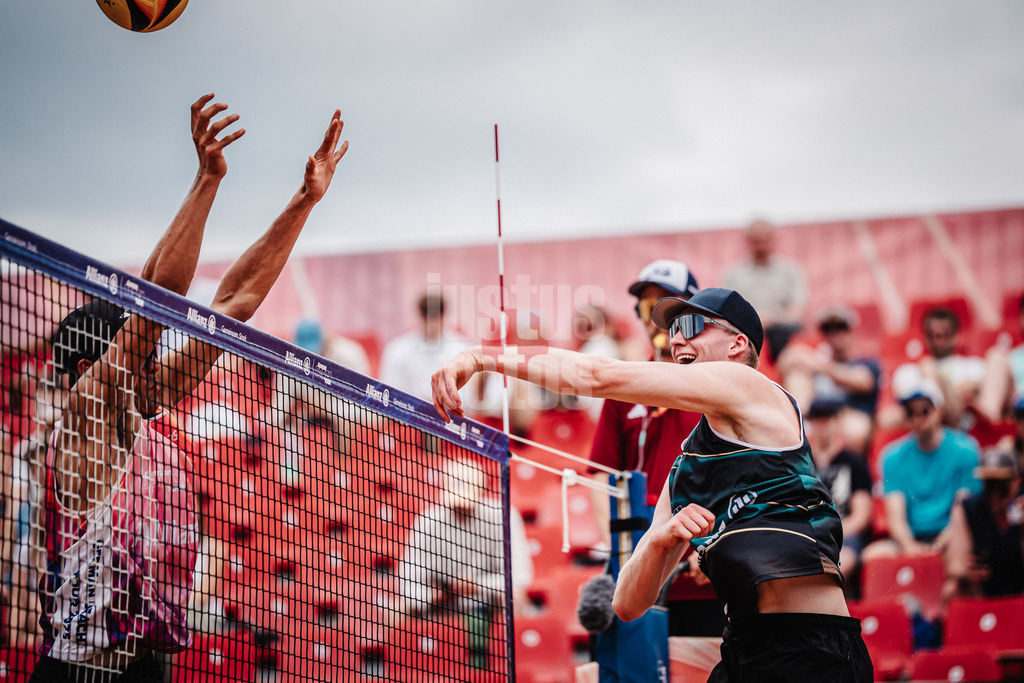 Beachvolleyball | Männer | Allianz German Beach Tour 2025 | Tourstop München | 04.07.2025 | Philipp Huster beim Angriff