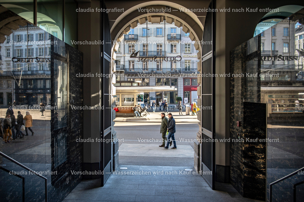 09_20190217_Logo_Credit_Suisse_Zuerich_Paradeplatz_CMI2751 | 17.02.2020; Zuerich; Inland - Wirtschaft Banken;
Bankenplatz Schweiz, das Logo der Credit Suisse ueber dem Eingang zum Lichthof der CS am  in Zuerich 
(Claudia Minder/claudia-fotografiert)