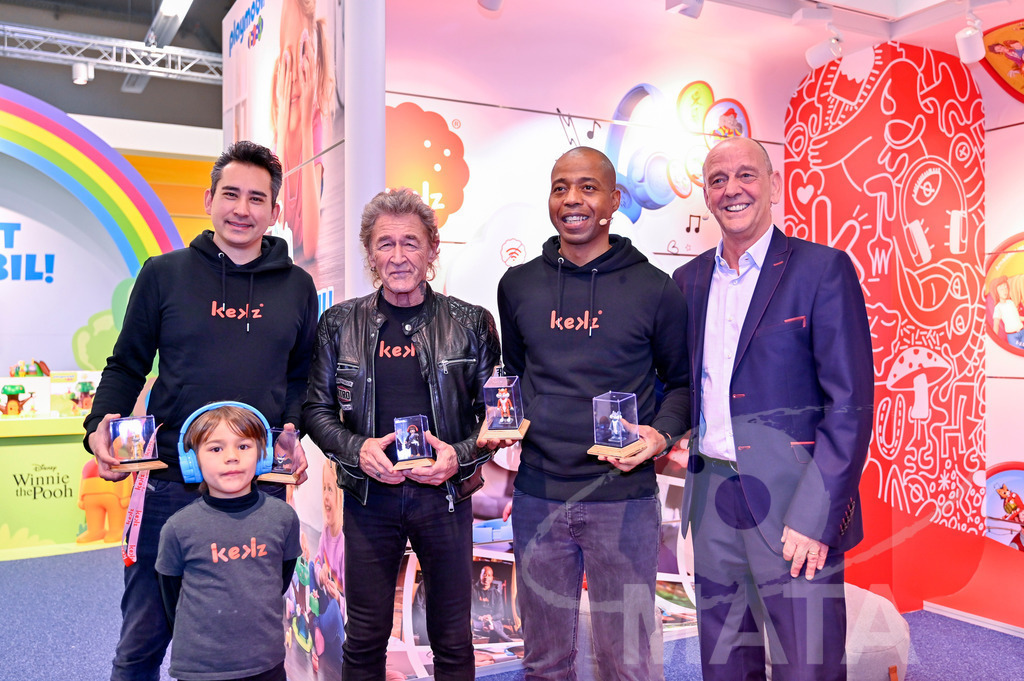 _DWA7168 | Adin Mumma, Peter Maffay , Carl Simon Taylor und....  bei Presse Konferenz auf der Stand Play Mobil bei der Spielwarenmesse in Messe Nürnberg. Nürnberg, 31.01.2023 - Realisiert mit Pictrs.com