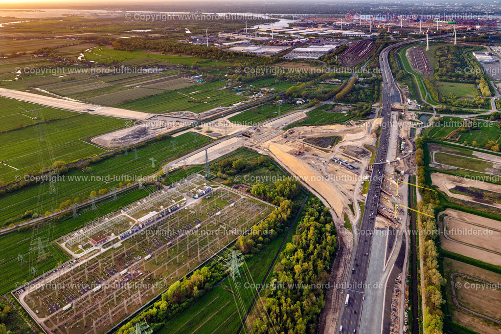 Hamburg_A7_Anschluss_A26_Baustelle_ELS_2045140424 | HAMBURG 14.04.2024 Autobahn- Baustelle mit Erschließungs- , Aufschüttungs- und Erdarbeiten entlang der Trasse und des Streckenverlaufes " Anschußstelle A26 A7 " in Hamburg, Deutschland. // Motorway- Construction site with earthworks along the route and of the route of the highway " Anschussstelle A26 A7 " in Hamburg, Germany. Foto: Martin Elsen
