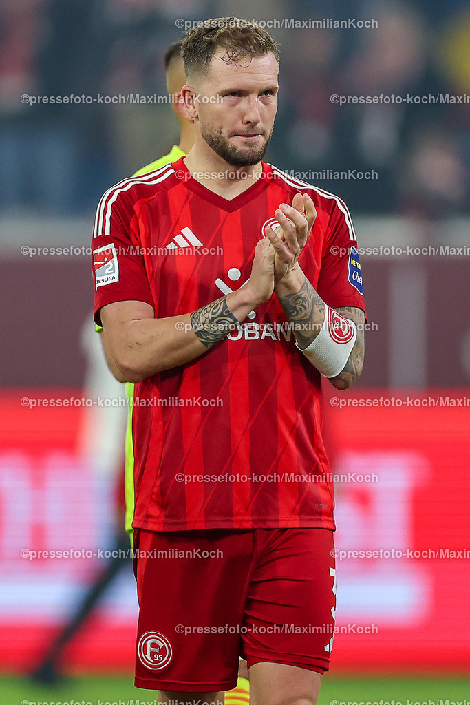 Due0911240109602186 | 09.11.2024, Fußball, Fortuna Düsseldorf - SC Paderborn 07, 2. Bundesliga, Merkur Spiel-Arena, Saison 2024 2025: Andre Hoffmann (Fortuna Düsseldorf #3) DFB regulations prohibit any use of photographs as image sequences and or quasi-video.