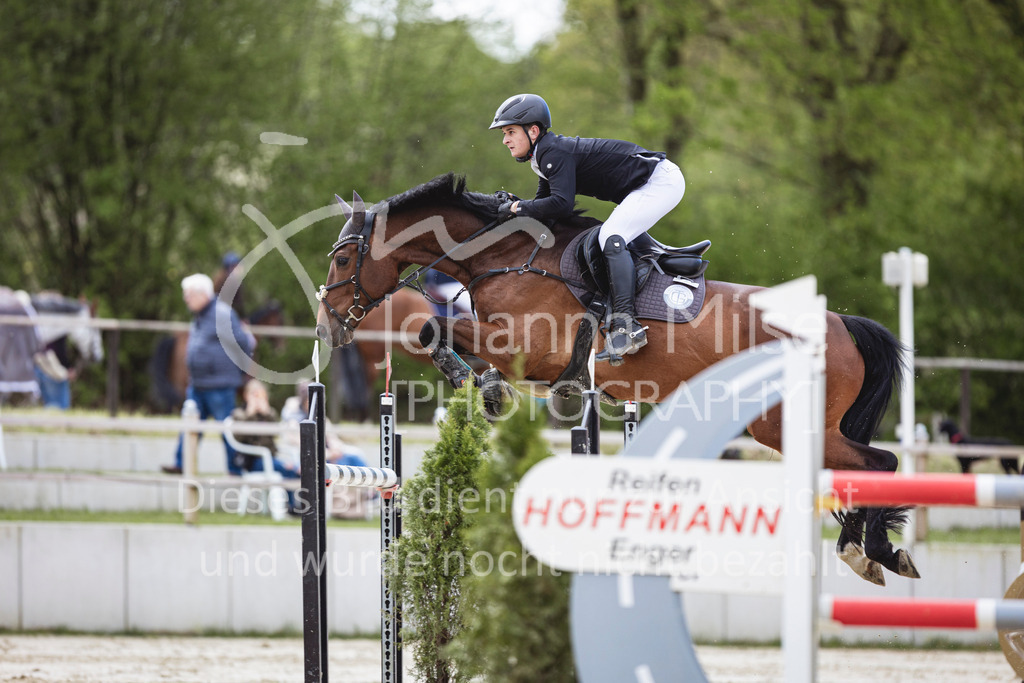 240428_Spenge_M2-Spr-109 | Deine schönsten Turniermomente als professionelle Fotos! Entdecke hochwertige Pferdesport-Fotografie im Online-Shop. Jetzt Fotos finden & bestellen!