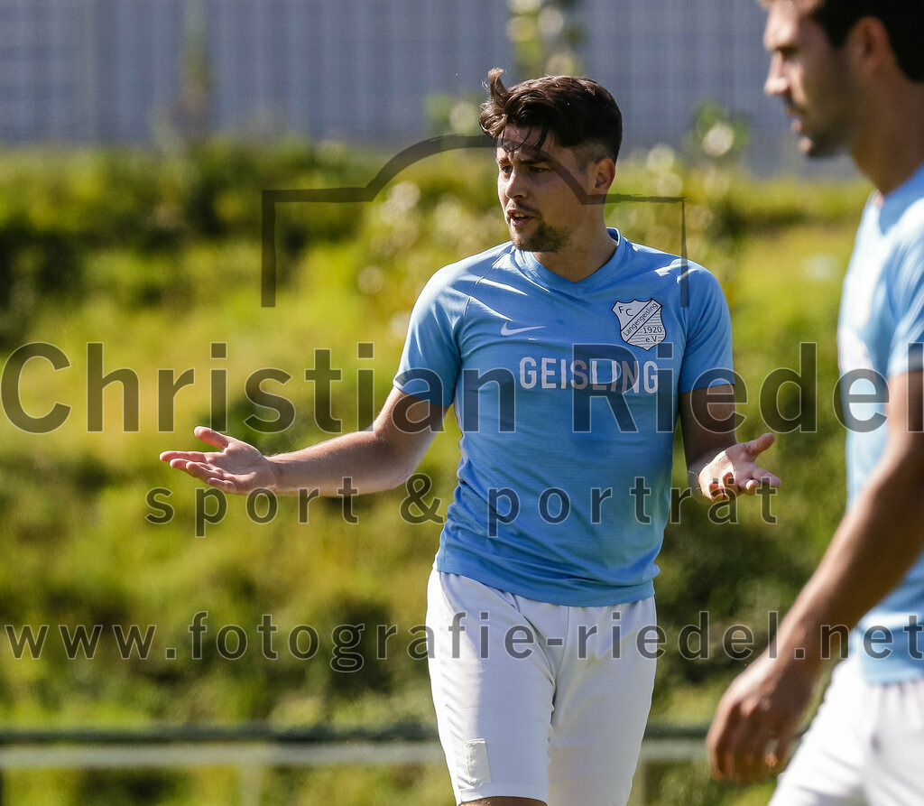 2023-09-16_046_FC_Langengeisling_gegen_TSV_Dorfen | Erding, Deutschland, 16.09.2023:
Fußball, Bezirksliga Oberbayern Ost 2023 / 2024, 9. Spieltag, FC Langengeisling gegen TSV Dorfen, Endergebnis: 3:1

Maximilian Maier (FC Langengeisling, #10)

Foto: Christian Riedel / fotografie-riedel.net