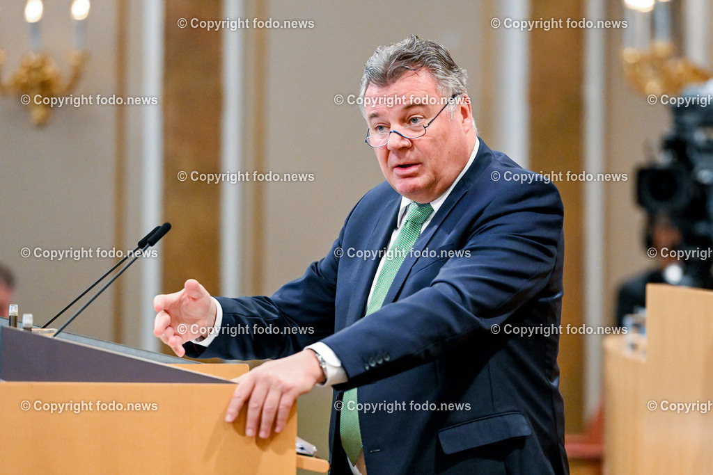 Landhaus Linz_ Promenade_ Landtagssitzung_ 20.04.2023-42 | 20.04.2023, Landhaus Linz AUT, Promenade, Landtagssitzung, im Bild LR Guenther Steinkellner (FP)