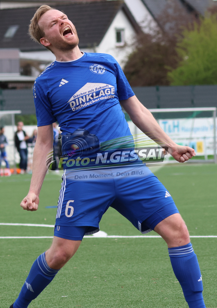 SV Enger-Westerenger - TSV Löhne | Auf dem Bild zu sehen: blau SV Enger-Westerenger: Andre BeckmannSV Enger-Westerenger, TSV Löhne, Saison 25/26, Kreisliga A, Enger, Deutschland - Realisiert mit Pictrs.com