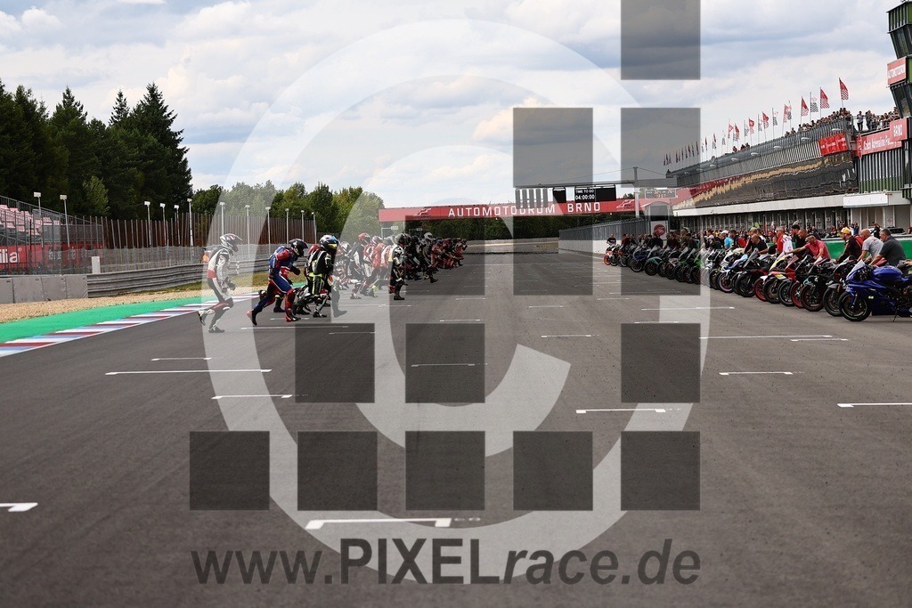 startendurance-20250830_07299 | Schöne Erinnerungen an spannende Momente - das festzuhalten ist unser Job. PIXELrace.de ist seit 2003 auf den Rennstrecken Europas unterwegs um die Action draußen beim Fahren und die wunderbare Stimmung imm Fahrerlager für euch einzufangen.