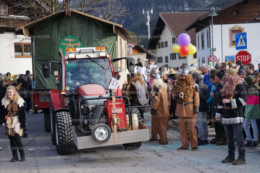 news-2023-Feb11-Fasching-Weissenbach-DSC01890 | Info aus dem Bezirk Reutte/Ausserfern Tirol sowie eine umfangreiche Bilddatenbank über die gesamte Region: Lechtal, Talkessel Reutte, Tannheimertal, Zwischentoren. Lech, Plansee, Zugspitze, Grenztunnel, B179, Fernpassstraße, Verkehr, Lawinen, Tradition, - Realisiert mit Pictrs.com