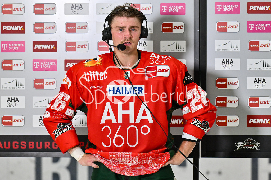 Augsburger Panther - Adler Mannheim | ein sichtlich genervter Alexander BLANK (Augsburger Panther 26) stellt sich nach der Partie den Fragen von MagentaSport / Einzelfoto / Freisteller / DEL: Augsburger Panther - Adler Mannheim; Curt Frenzel Stadion am 14.09.2025