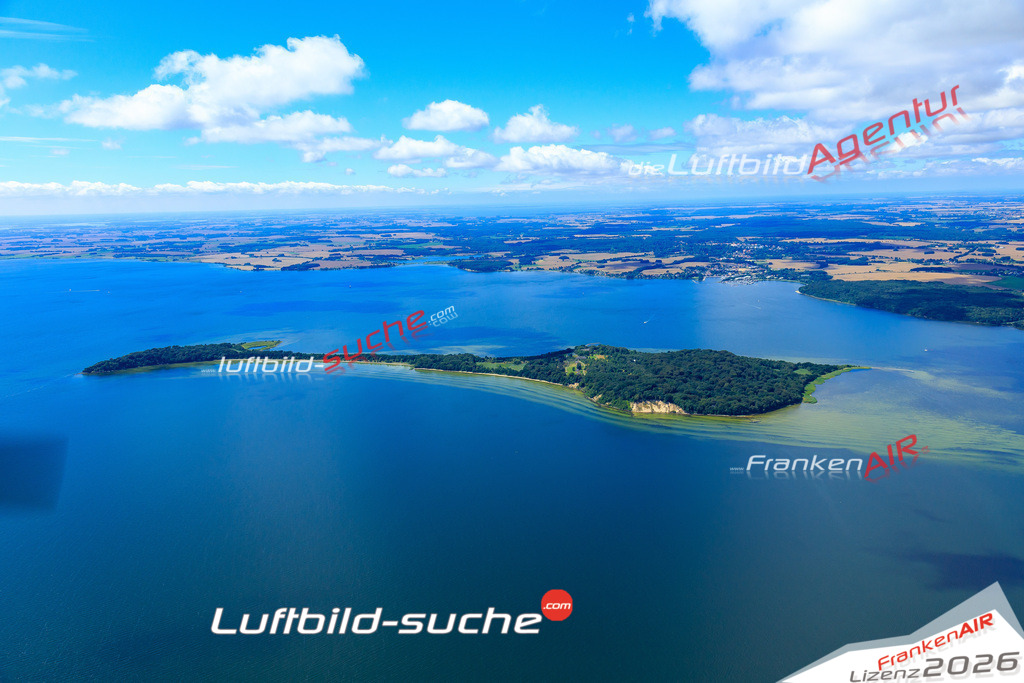 Die Luftaufnahme Vilm - Putbus wurde vom UL-Flugzeug (keine Drohne) aus fotografiert.Hohe Druck- Auflösung-die Geschenkidee!