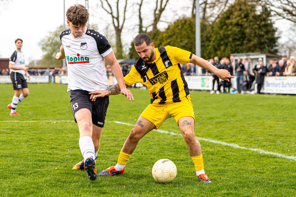 Fußball I Herren I Saison 2025-2026 I Kreisliga VEC I 22. Spieltag I SC SW Bakum - SV Falke Steinfeld I 24118 | jns.sportfotos - Realisiert mit Pictrs.com