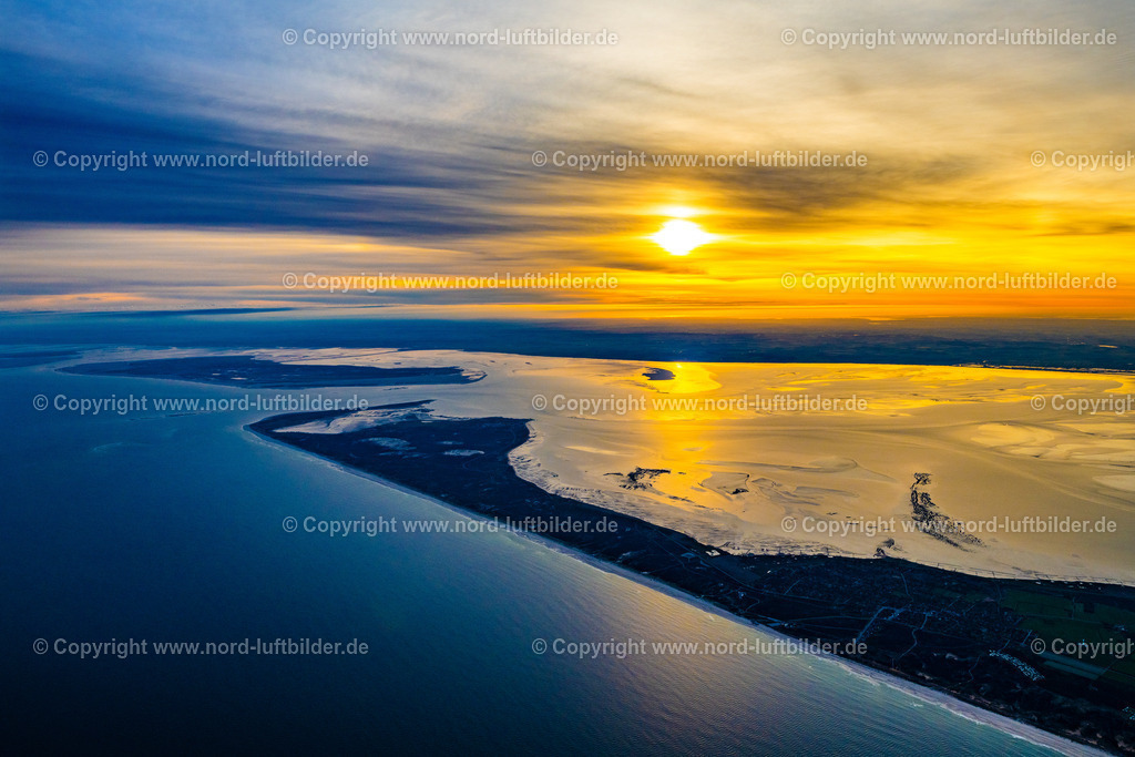 Sylt_List_Sonnenaufgang_ELS_3756010523 | LIST 01.05.2023 Küsten- Landschaft der Nordsee- Insel Sylt im Sonnenaufgang im Ortsteil Ellenbogen in List im Bundesland Schleswig-Holstein, Deutschland. // Coastal landscape of the North Sea island of Sylt at sunrise in the district of Ellenbogen in List in the state Schleswig-Holstein, Germany. Foto: Martin Elsen
