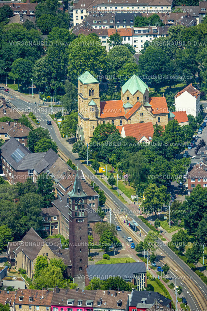 Herne220502893 | Luftbild, kath. St. Josefs-Kirche / Löwenkirche an der Hauptstraße, Turm der Zwölf-Apostel-Kirche, Wanne-Süd, Herne, Ruhrgebiet, Nordrhein-Westfalen, Deutschland