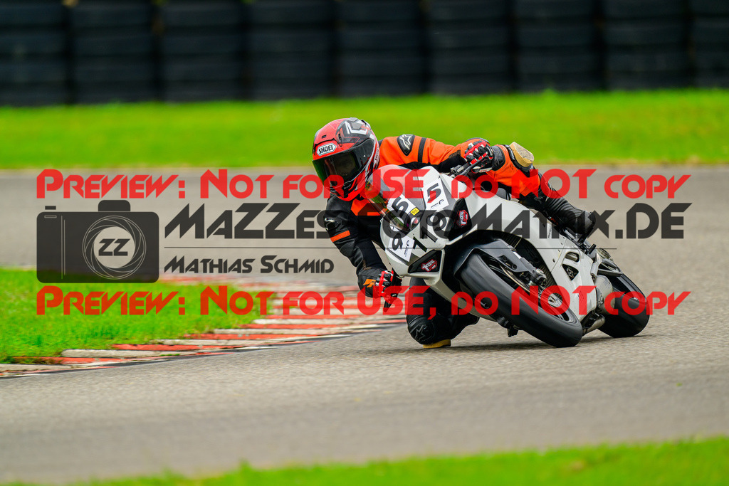 MaZZes_Fotomatrix_20241002_6007705_6657 | Fotograf Mathias Schmid
Sportfotograf,
Eventfotograf,
Hochzeitsfotograf,
Portraitfotograf