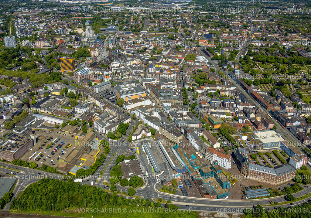 Gelsenkirchen230511435-2 | Luftbild, Bahnhofstraße Fußgängerzone, Bahnhofsvorplatz, Heinrich-König-Platz, kath. Propsteikirche St. Augustinus, evang. Altstadtkirche Emmaus, Galeria, Altstadt, Gelsenkirchen, Ruhrgebiet, Nordrhein-Westfalen, Deutschland
