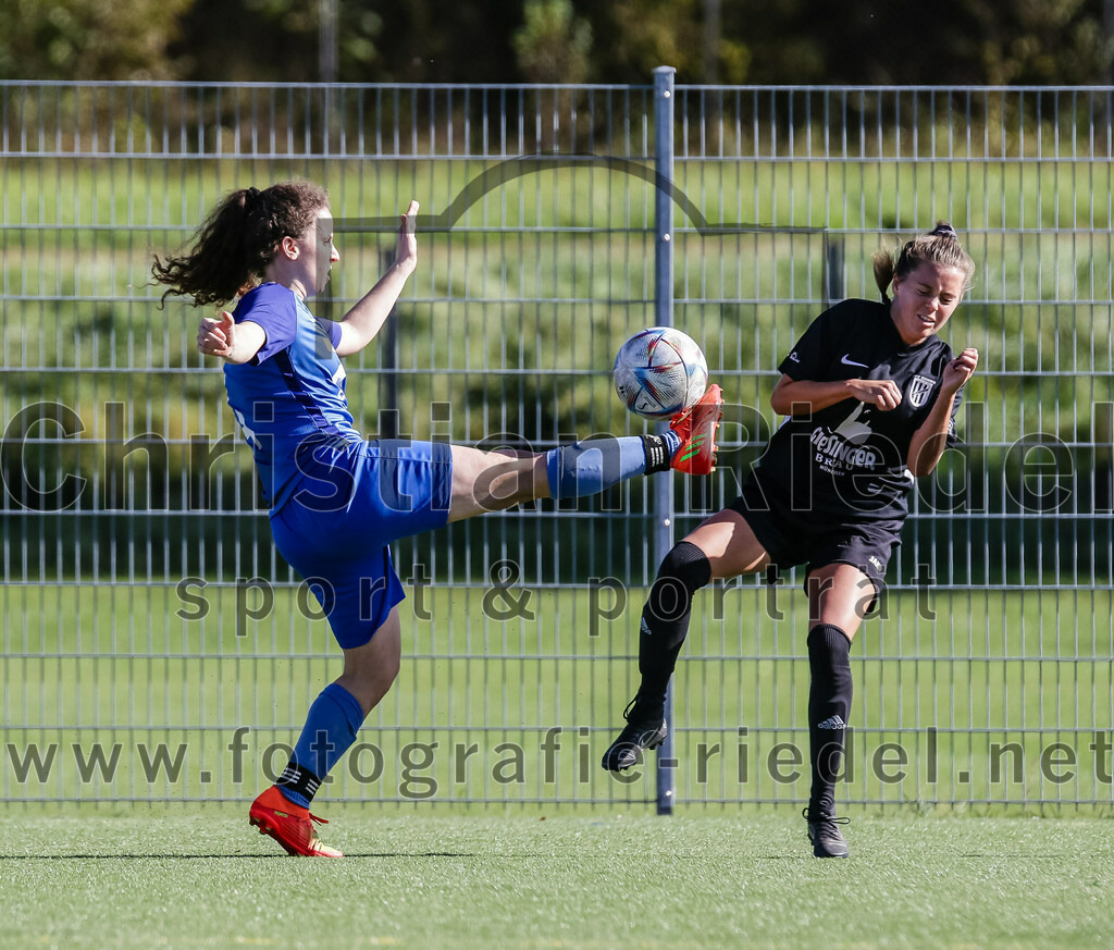 2023-10-21_020_FC_Langengeisling_gegen_TSV_Eching | Erding, Deutschland, 21.10.2023:
Fußball, Bezirksoberliga 2023 / 2024, 8. Spieltag, FC Langengeisling gegen TSV Eching, Endergebnis: 0:0

Monika Bichlmaier (FC Langengeisling, #4), Elisa Josephs (TSV Eching, #14)

Foto: Christian Riedel / fotografie-riedel.net