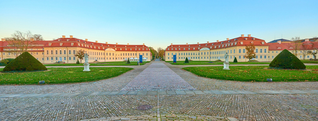 Im Hof von Schloss Hubertusburg | Fotos als Raumschmuck - Realisiert mit Pictrs.com