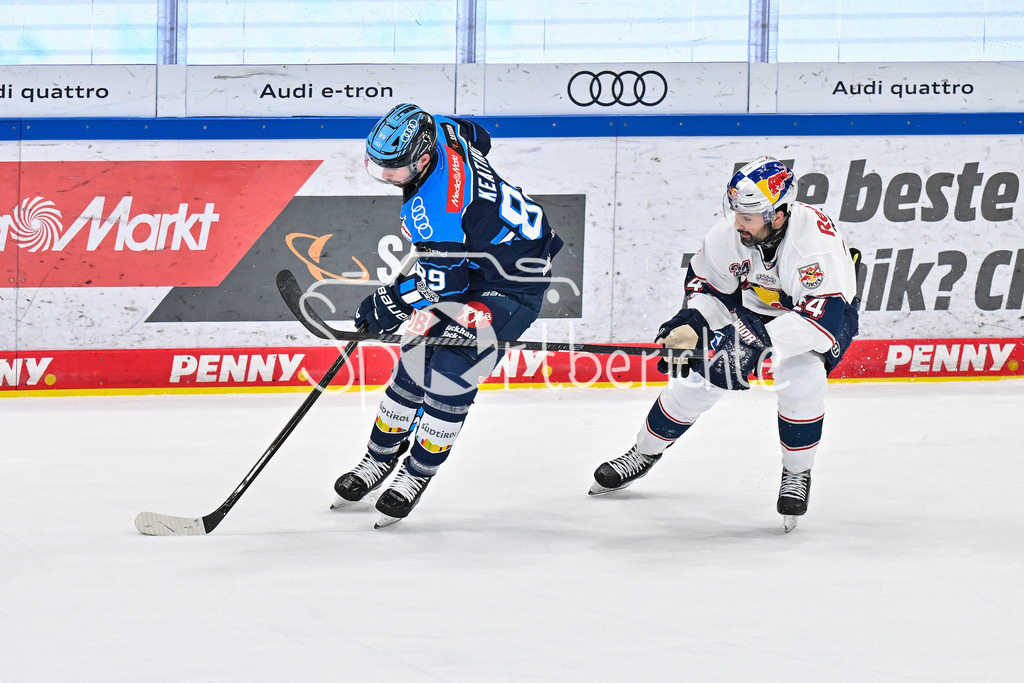 ERC Ingolstadt - EHC RB München | INGOLSTADT, GERMANY - 27. MAERZ: im Duell Austen KEATING (ERC Ingolstadt 89) und Ryan MURPHY (RB München 24) während dem Match zwischen dem ERC Ingolstadt und dem EHC RB München bei Spiel 2 des DEL Playoff Viertelfinales in der Saturn Arena