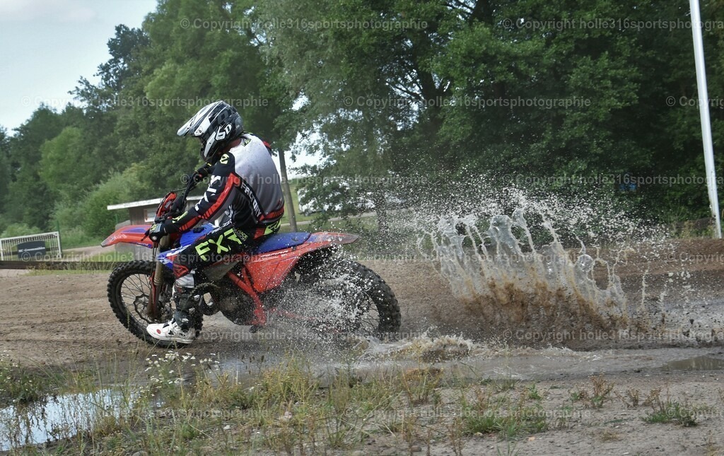 DSC_0451 (2) | Sportfotografie , Motorsport, Motoross, Reitsport, Mointainbike, Enduro,
Landschaft , Outdoor, Eventfotografie, Landschaft, Bilder online bestellen - Realisiert mit Pictrs.com