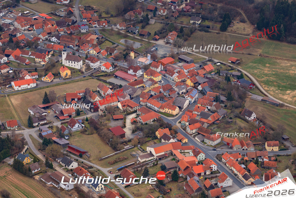 Das Luftbild der Stadt Ermershausen wurde 2018 vom Flugzeug heraus erstellt (keine Drohne) Aufnahmehöhe ca.400 Meter- hohe Auflösung für beste Druck-Qualität