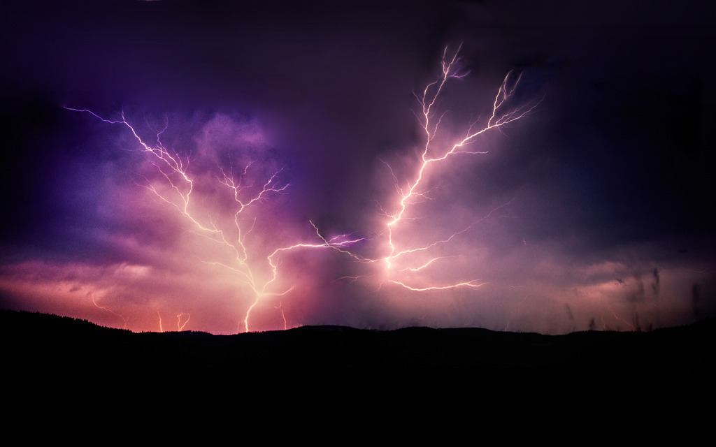 wb_Gewitter_Hochschwarzwald_50x80cm_23906a | aus 2 aufeinander folgenden Langzeitbelichtungen zusammen gesetzt. Analoges Diapositiv 24x36mm. SCan 80 x 30 cm bei 300 dpi. 