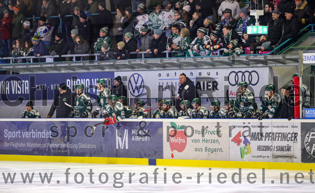 2026-01-06_016_TSV_Erding_gegen_EV_Lindau_Islanders | Erding, Deutschland, 06.01.2026:Eishockey, Oberliga Süd 2025 / 2026, 35. Spieltag, TSV Erding gegen EV Lindau Islanders, Endergebnis: 2:5Co-Trainer Thomas Brandl (Erding Gladiators), Teamchef Thomas Daffner (Erding Gladiators)Foto: Christian Riedel / fotografie-riedel.net