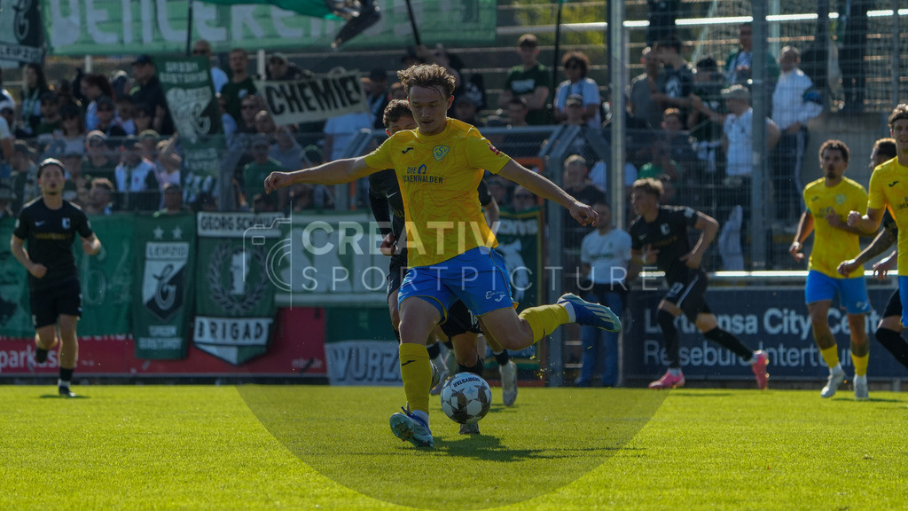 Fußball, Herren, Saison 2025/2026, Regionalliga Nordost, 10. Spieltag, FSV 63 Luckenwalde vs. BSG Chemie Leipzig, Samstag 27.09.2025, Werner-Seelenbinder-Stadion Luckenwalde, | Fußball, Herren, Saison 2025/2026, Regionalliga Nordost, 10. Spieltag, FSV 63 Luckenwalde vs. BSG Chemie Leipzig, Samstag 27.09.2025, Werner-Seelenbinder-Stadion Luckenwalde, Im Bild: Remo merke (Luckenwalde) - Realisiert mit Pictrs.com