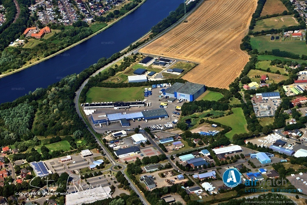 Luftbild Rendsburg - | Entdecken Sie atemberaubende Luftbilder und Fotografien auf airwatch.de - Tauchen Sie ein in eine Welt voller faszinierender Aufnahmen aus der Vogelperspektive.