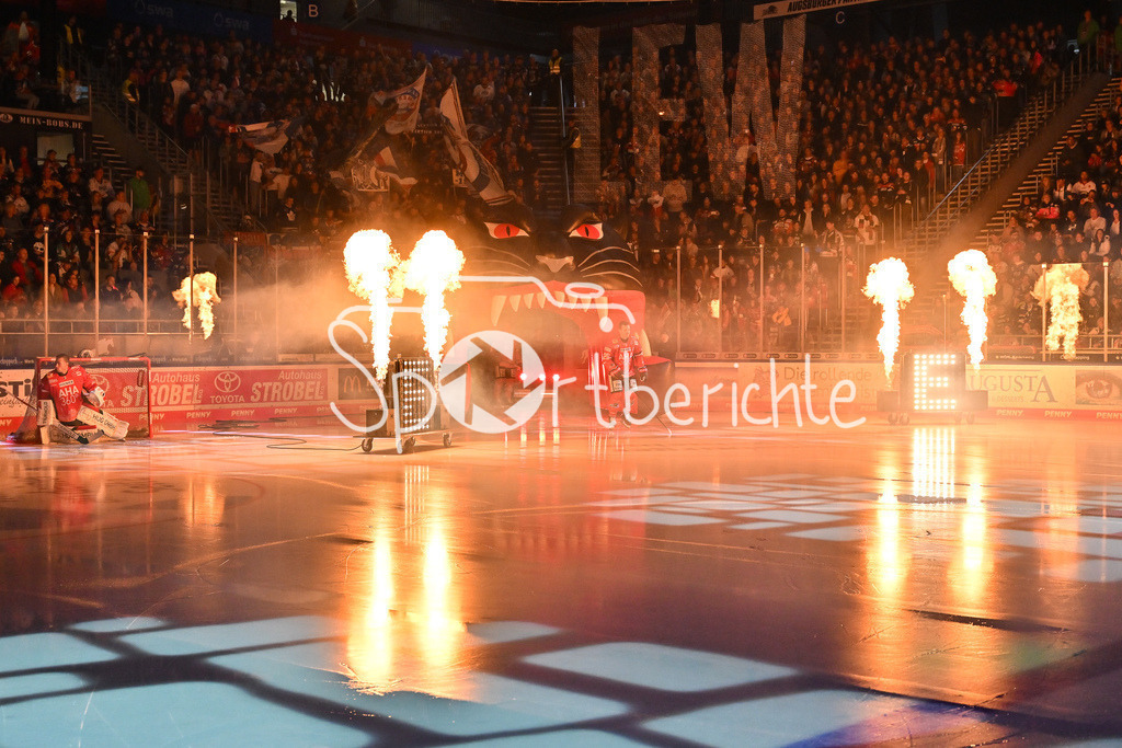 Augsburger Panther - Adler Mannheim | Der Einlauf der Augsburger Panther beim ersten Heimspiel der Saison gegen Mannheim / DEL: Augsburger Panther - Adler Mannheim; Curt Frenzel Stadion am 14.09.2025