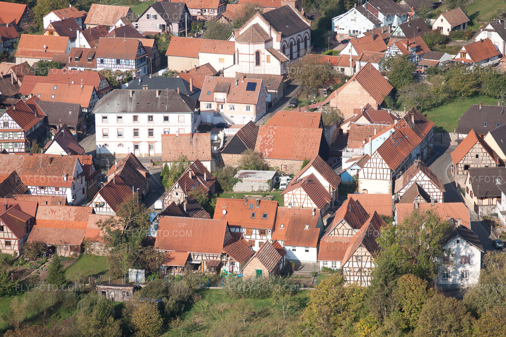 Aerial view: View of the town in Gœrsdorf in the state Bas-Rhin, France.Photo: IMG_45881.jpg taken on 10/16/2011 by Werner Riehm/FLY-FOTO.comResolution of the original: 4752 x 3168 px
