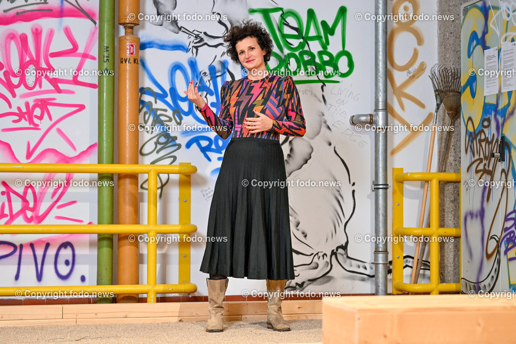 Claudia Novak_ Rethorik Trainerin_ 14.11.2023-4 | 14.11.2023, Linz, AUT, Claudia Novak, im Bild Claudia Novak (Trainerin, Rethorikerin - Woman on Stage)