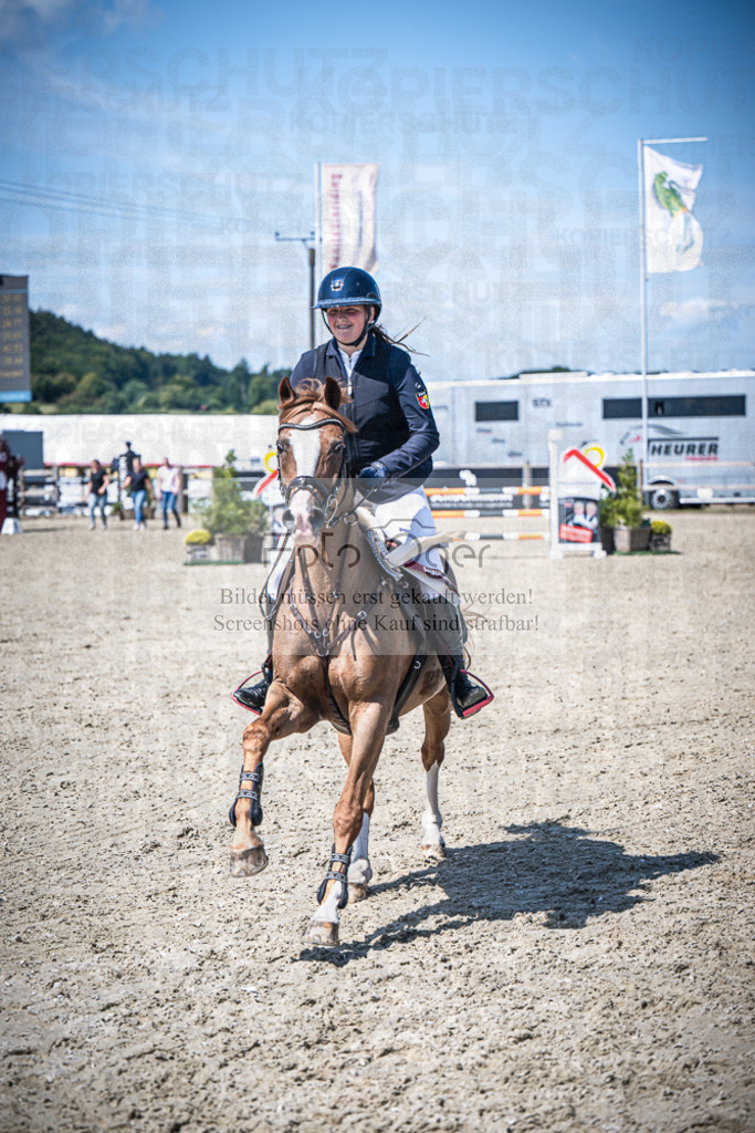 DOS_2723 | Entdecke hochwertige Reitturnierfotos von Foto Oger. Professionell, emotional und authentisch – jetzt Lieblingsmomente im Shop bestellen. - Realisiert mit Pictrs.com