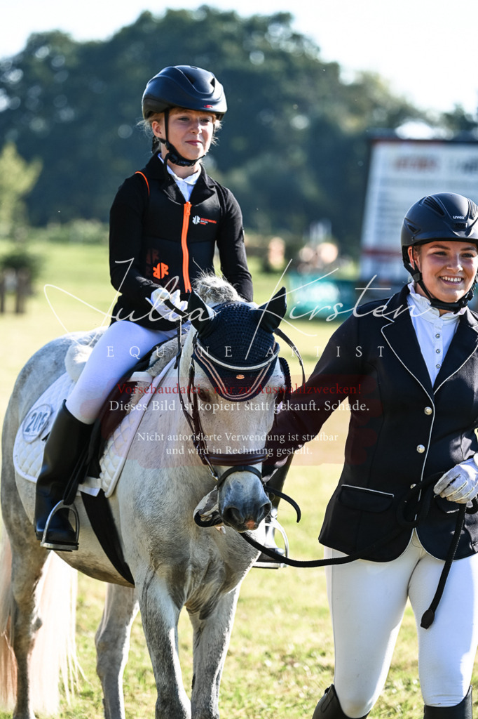 DSC_0544 | Pferde- und Turnierfotografie in Westsachsen. Pferdeportraits, Auftragszeichnungen und intuitive Kunst.