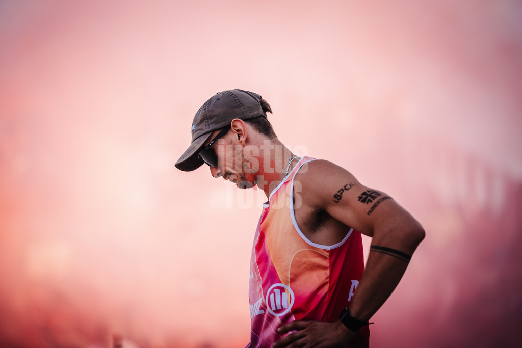 Beachvolleyball | Männer | Finale | Deutsche Meisterschaften 2025 Timmendorfer Strand | 07.09.2025 | Lukas Pfretzschner läuft in die Arena ein