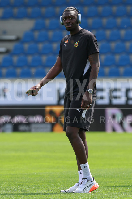 TSV Egger Glas Hartberg vs SK Rapid Wien – Championship Group    | Hartberg, Austria, 19.Apr.26 - SOCCER - ADMIRAL Bundesliga, TSV Egger Glas Hartberg vs SK Rapid Wien. The image shows Ange Ahoussou (SK Rapid Wien) before warm up. 