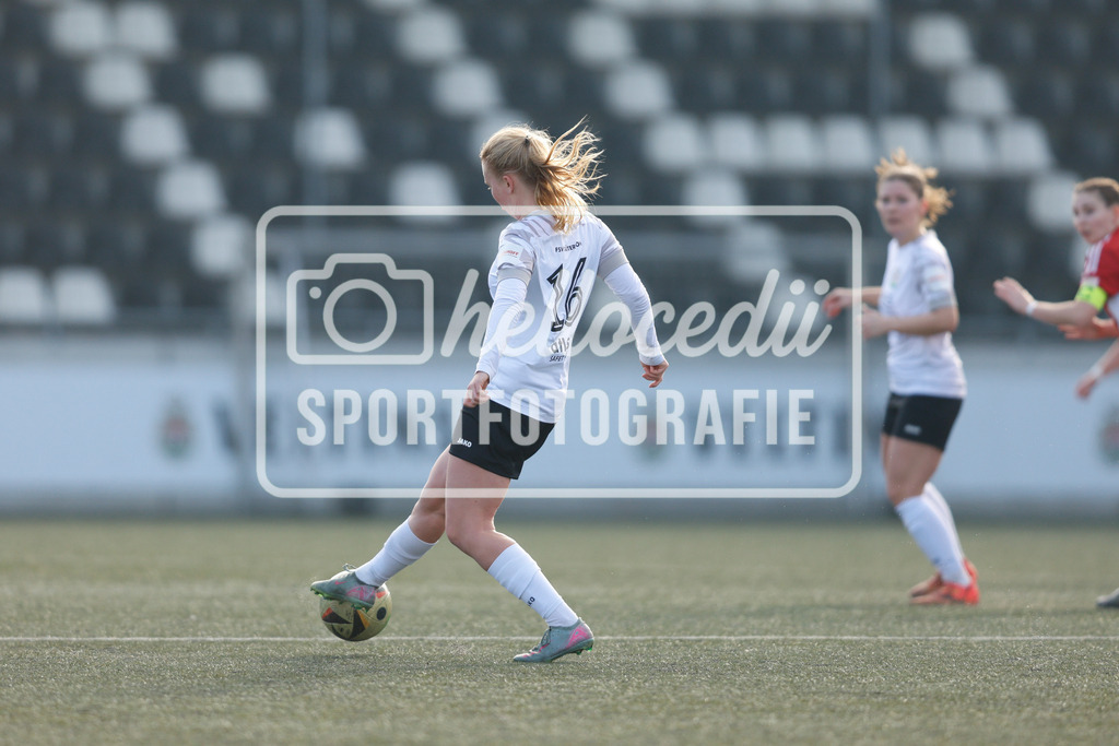 Fußball I Frauen I Saison 2025-2026 I Testspiel I FSV Gütersloh - SpVg Aurich-95 | Janna Koerdt (16, FSV Gütersloh) - Realisiert mit Pictrs.com