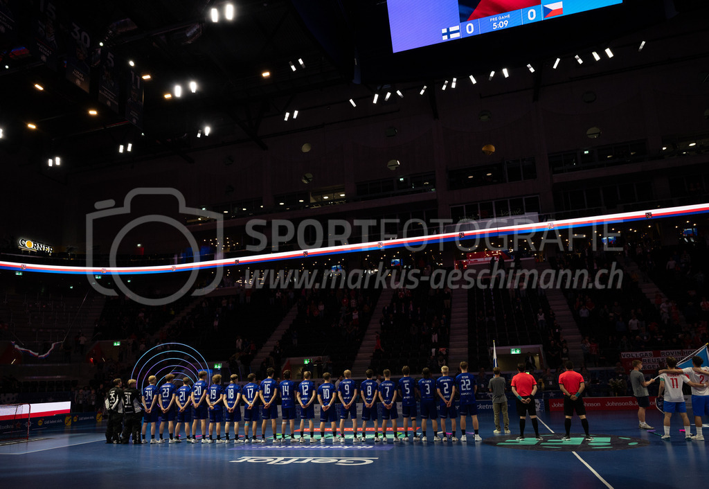 2025 Men's U19 WFC - Finland v Czechia | Team Finland during the national anthems during 2025 Men's U19 WFC, Switzerland: 04.05.2025, Zürich, Swiss Life Arena.Event page: <a href="https://www.u19wfc2025.ch/">www.u19wfc2025.ch</a>Credit: Markus Aeschimann, <a href="https://markus-aeschimann.ch">markus-aeschimann.ch</a>Instagram: <a href="https://instagram.com/sportfotografie.aeschimann">@sportfotografie.aeschimann</a> - Realisiert mit Pictrs.com