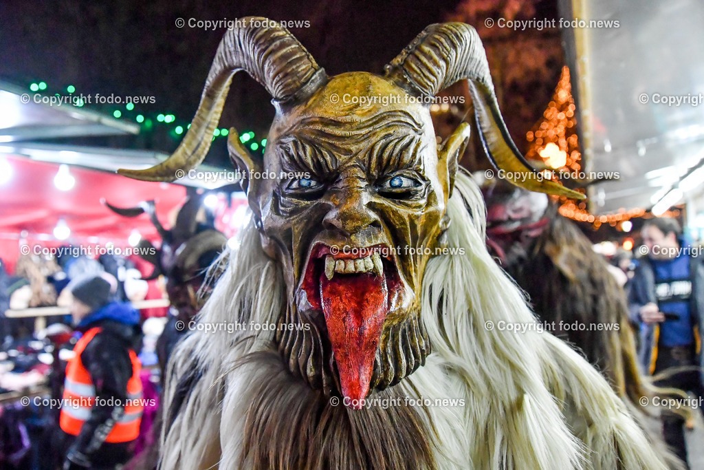 Perchten_ Christkindlmarkt Linz Volksgarten_ 14.12.2022-23 | 14.12.2022, Linz, AUT, Christkindlmarkt Volksgarten Linz, im Bild Perchtenlauf der Linzer Perchten 2022