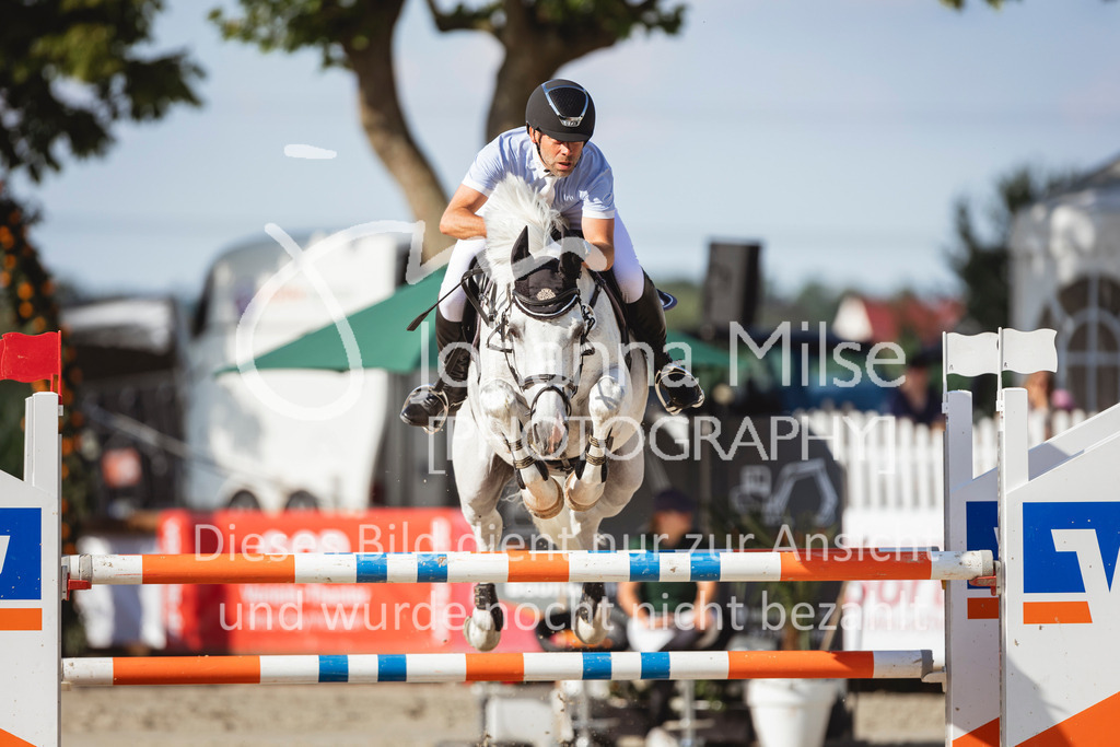 240711_BHO_M1-Spr-1-610 | Deine schönsten Turniermomente als professionelle Fotos! Entdecke hochwertige Pferdesport-Fotografie im Online-Shop. Jetzt Fotos finden & bestellen!