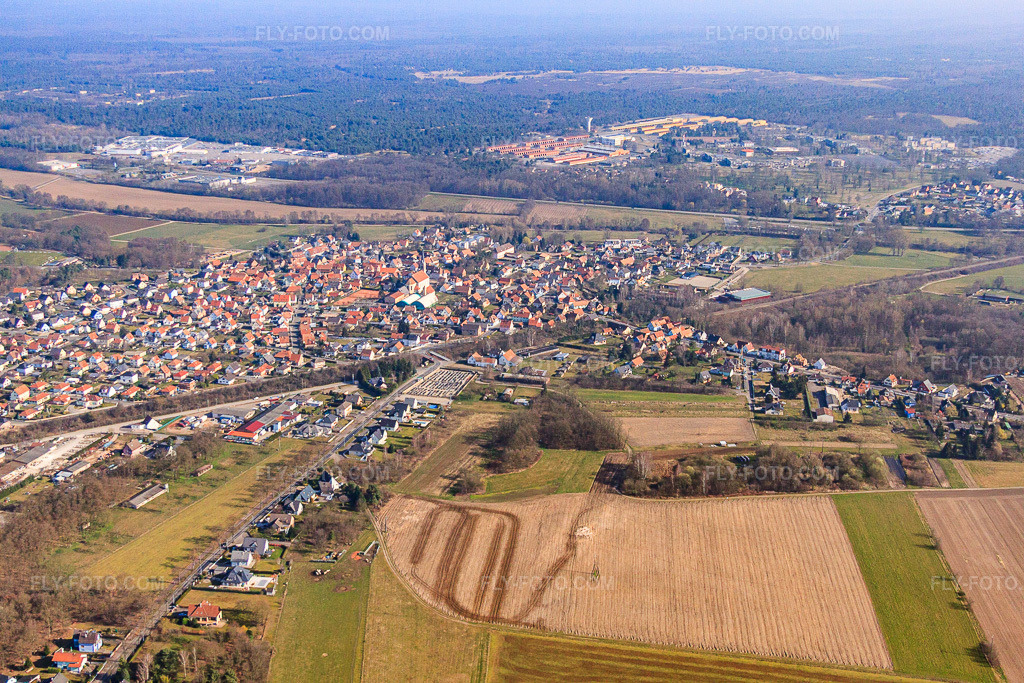 Aerial view: View of the town from the south in Kaltenhouse in the state Bas-Rhin, France.Photo: IMG_62852.jpg taken on 03/09/2014 by Werner Riehm/FLY-FOTO.comResolution of the original: 4752 x 3168 px