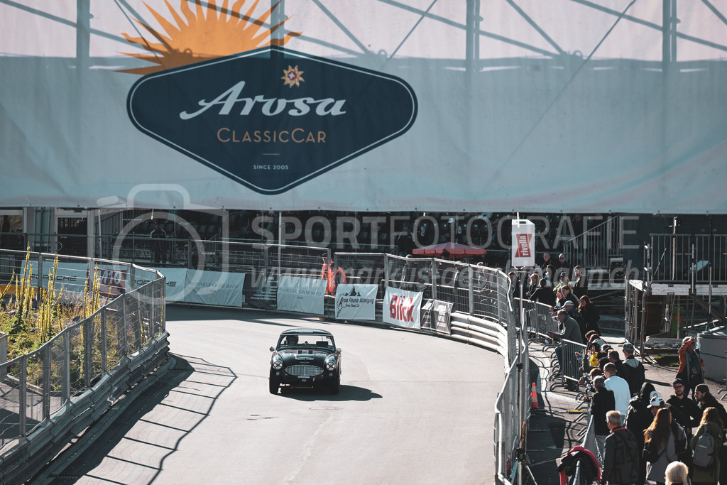 21. Arosa ClassicCar 2025 - 6. =September= 2025 | Felix Lindenmueller aus Meilen (SUI) in einem Austin Healey 3000 MK1 BT7 aus dem Jahre 1959 mit Startnummer 239 am Arosa ClassicCar 2025 in der Kategorie Classic Trophy..@arosaclassiccar, @arosa.official, #arosaclassiccar, #arosa, #76curves, #classiccarBild: Sportfotografie Markus Aeschimann | www.markus-aeschimann.ch - Realisiert mit Pictrs.com