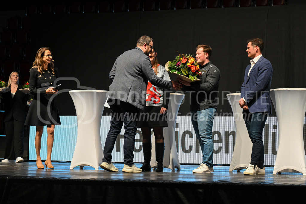 Winterthurer Sportehrung - 23. Februar 2023 | Winterthurer Sportehrung
AXA Arena, Winterthur
Kalle Koblet wird Winterthurer Sportler des Jahres, vor Ranata Issler und Simon Marquart.
Bild: Sportfotografie Markus Aeschimann | www.markus-aeschimann.ch - Realisiert mit Pictrs.com