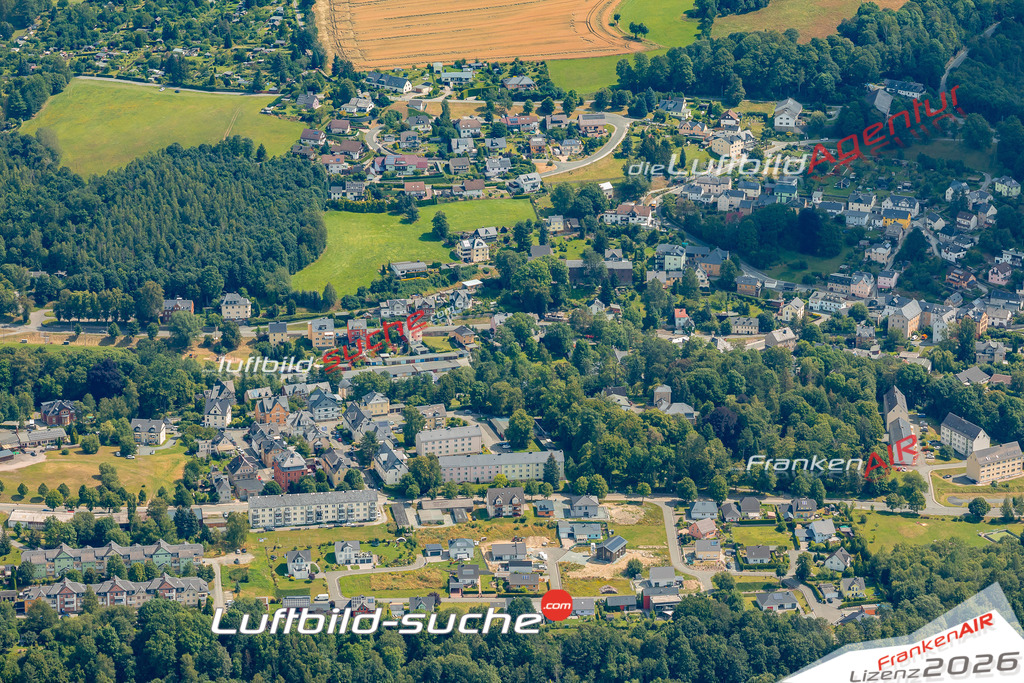 Das Luftbild zeigt :  Hirschberg - Die Luftaufnahme wurde 2024 vom UL-Flugzeug aus erstellt ( keine Drohne ) - Hochauflösende Luftaufnahme - Für grossformatige Ausdrucke geeignet. Die Geschenkidee !Mit Lizenz und Bildrechte bestellbar