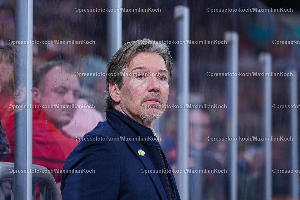 xYDRx20022601039 | 20.02.2026, xydrx, Eishockey, DEL2, Düsseldorfer EG - EV Landshut, PSD Bank Dome Düsseldorf: Uwe Krupp (Cheftrainer EV Landshut)   Photo: xYannisxDreimannxPressefotoKochx