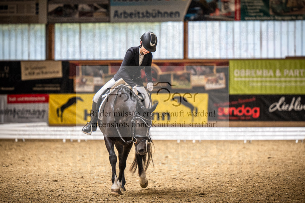 DOS_2077 | Entdecke hochwertige Reitturnierfotos von Foto Oger. Professionell, emotional und authentisch – jetzt Lieblingsmomente im Shop bestellen.Deutschlandweite Turnierfotografie. - Realisiert mit Pictrs.com