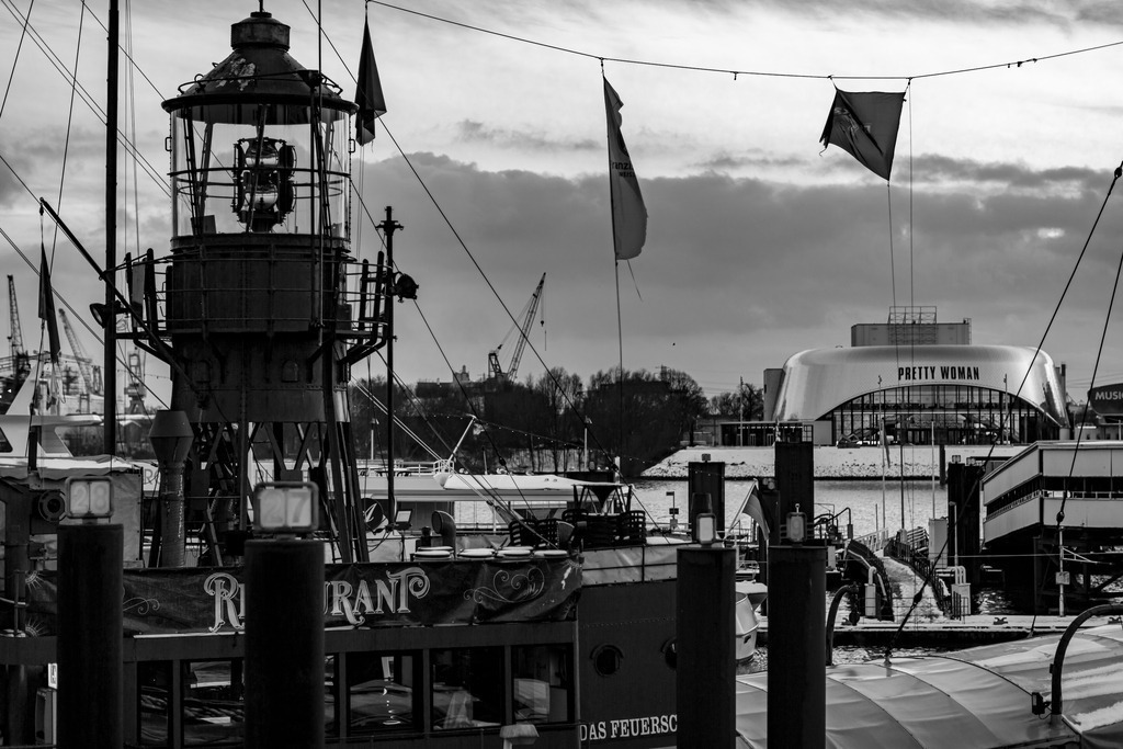 _MSC1670 | Fotografie, Shop, Art, Kunst, Feuer, Schwarzweiß, SW, BW, Black and White, Foto, Hamburg, Hamburger Hafen, Hamburg City, Hafen, Fotokunst, Photoart, Feuer, Feuerfotos, fire, fire photo - Realisiert mit Pictrs.com