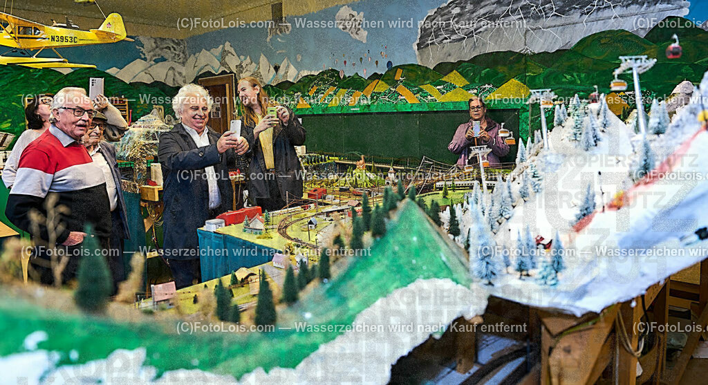 ALP9536_Foederation_Chopin-Ges_Lackenhof_Modellbahn-Etzler | (C)FotoLois.com, Alois Spandl, Föderation der internationalen Chopin-Gesellschafen (deren gibt es weltweit 34) - Zusammentreffen und Sitzung im Vorfeld des XXXIX. Chopinfestivals in der Kartause Gaming und Rahmenprogramm - Ausflug mit dem Bus zum Lunzer See und nach Lackenhof, gemeinsames Abendessen, Do 3. August 2023.