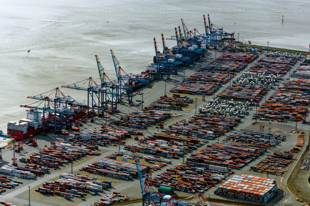 4030492 | BREMERHAVEN 01.06.2020 Containerterminal im Containerhafen des Überseehafen Am Nordhafen in Bremerhaven im Bundesland Bremen. // Container Terminal in the port of the international port Am Nordhafen in Bremerhaven in the state Bremen. Foto: Gerhard Launer